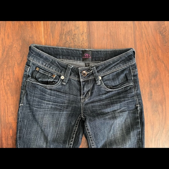 2B BeBe Jeans - Size 25’ waist, 33’ length, 7’ Rise Flare, like new - Picture 4 of 5